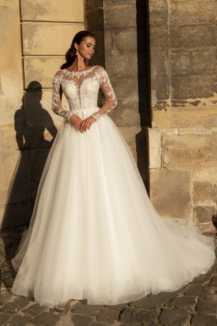 908-2-Wedding-dress-Lady-Di-Bride-1